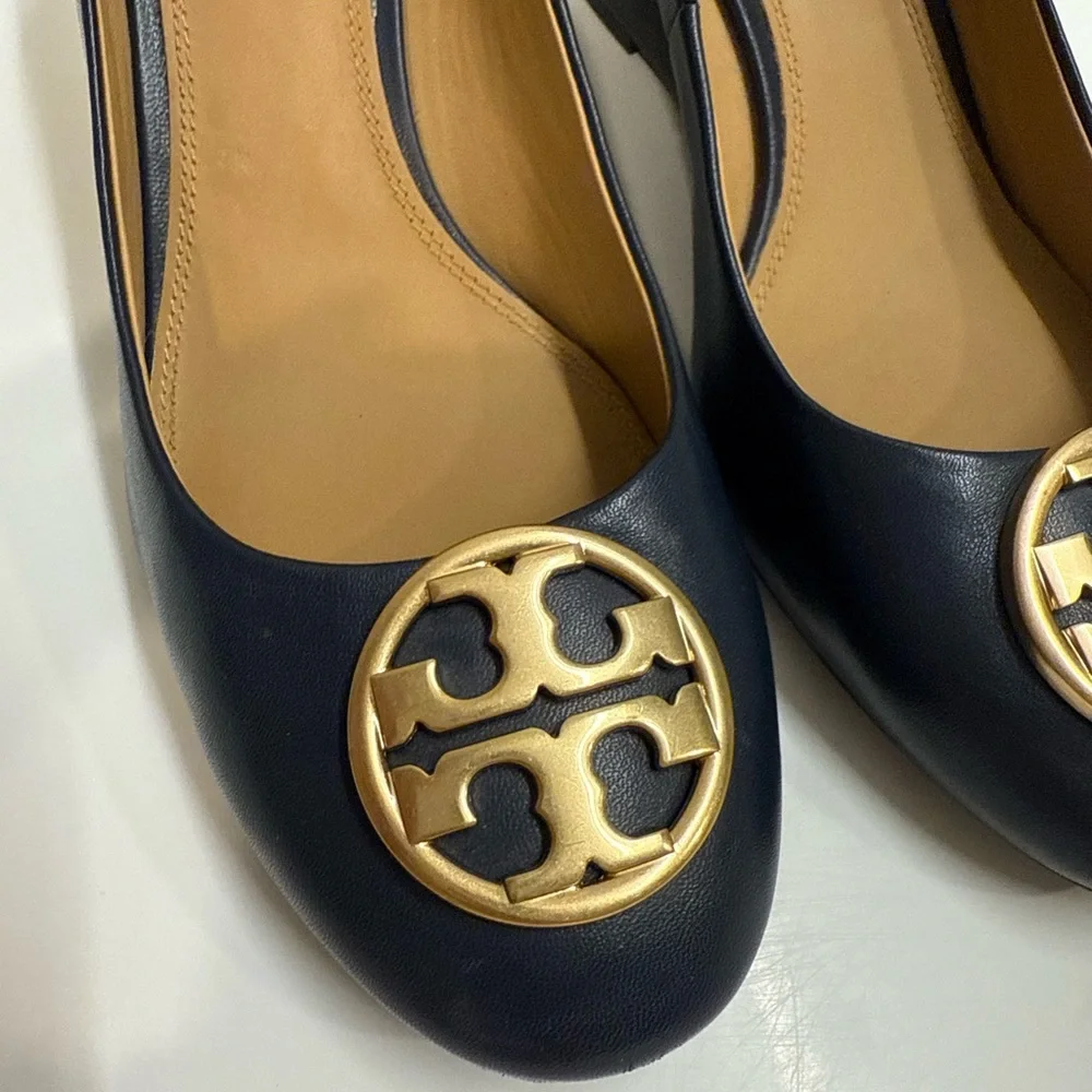 Tory Burch Chelsea 65 Wedge Pumps Navy‎ Leather Gold Logo Size 9.5